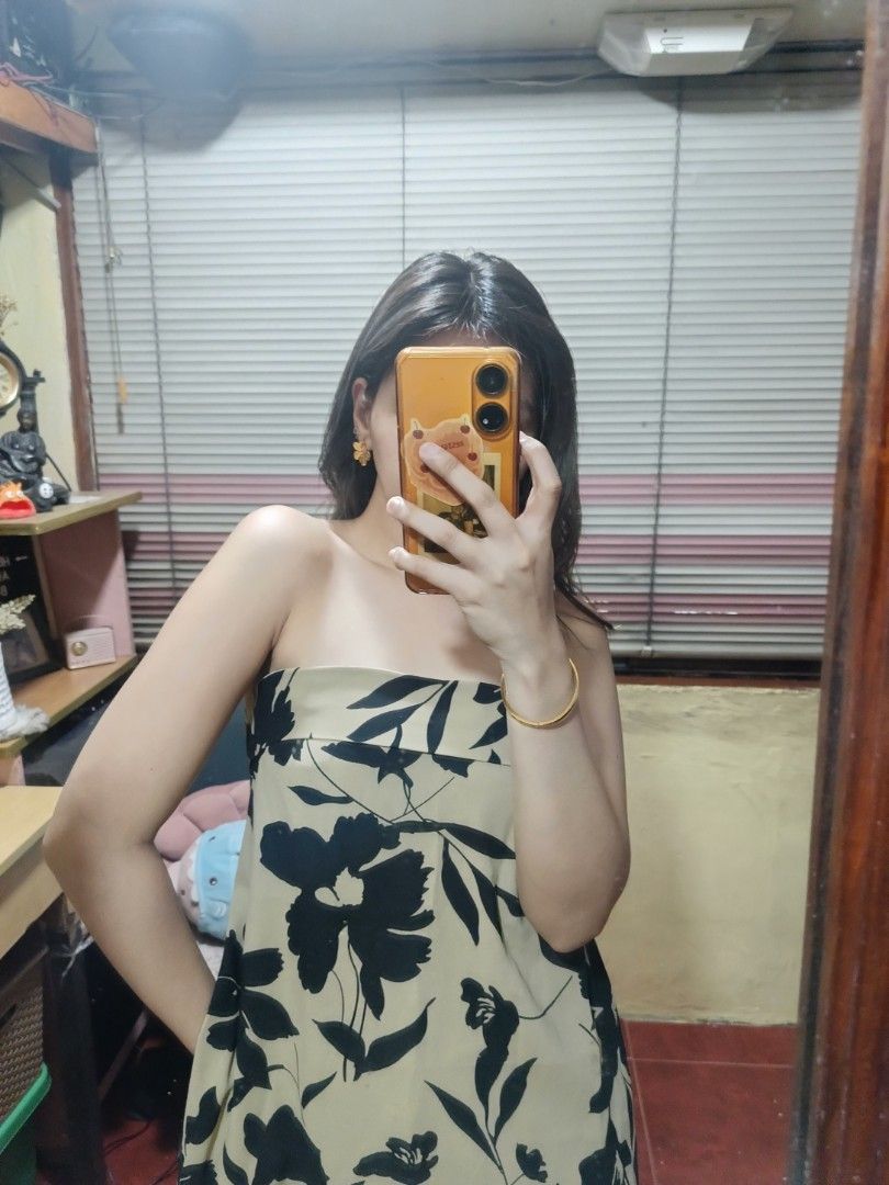Printed Summer Dress (Category: Dresses) located in Quezon City. Submitted by declutterwithmeeeeeeeeeee (Listing ID 1389000603, Image 3). Description: stretchable.
