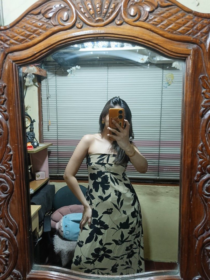 Printed Summer Dress (Category: Dresses) located in Quezon City. Submitted by declutterwithmeeeeeeeeeee (Listing ID 1389000603, Image 2). Description: stretchable.