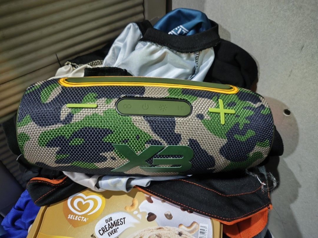 Pro 9 X3 Loud portable speaker (Category: Portable Music Players) located in Pasig City. Submitted by kaidokrosse (Listing ID 1389067637, Image 3). Description: loud and bassy can be used indoor and outdoor no issue like new hindi nagagamet kaya benta na.