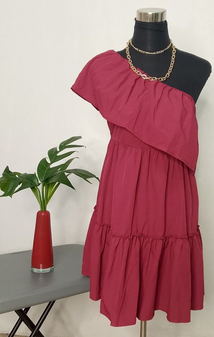 red assymetrical dress (Category: Dresses) located in Marikina City. Submitted by patchuchay_24 (Listing ID 1389085613, Image 1). Description: best fits small to.medium.