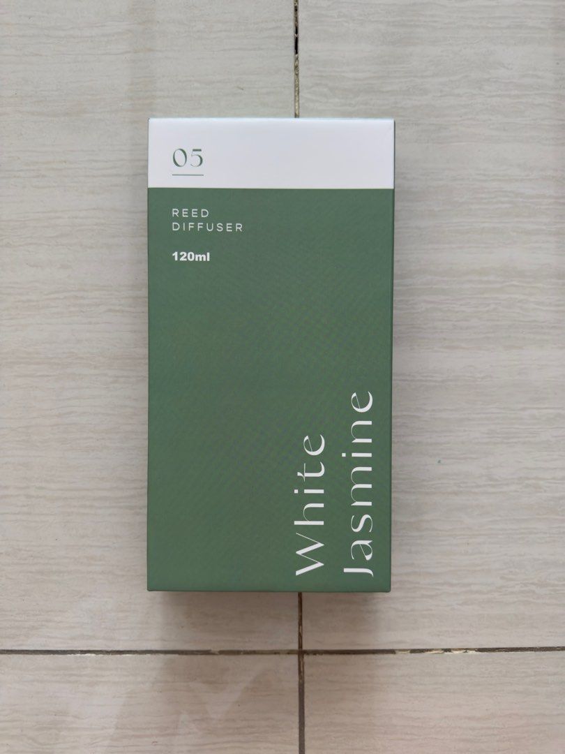 Reed Diffuser (Category: Home Fragrance) located in Petaling Jaya. Submitted by shopwithnaenae (Listing ID 1388977665, Image 1). Description: Not using and decluttering the home.