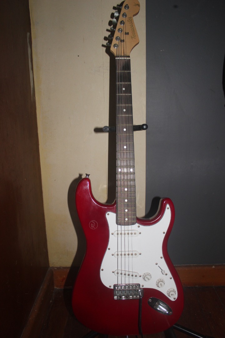 RJ Terracaster & Global keyboard / guitar Amplifier, Hobbies & Toys ...