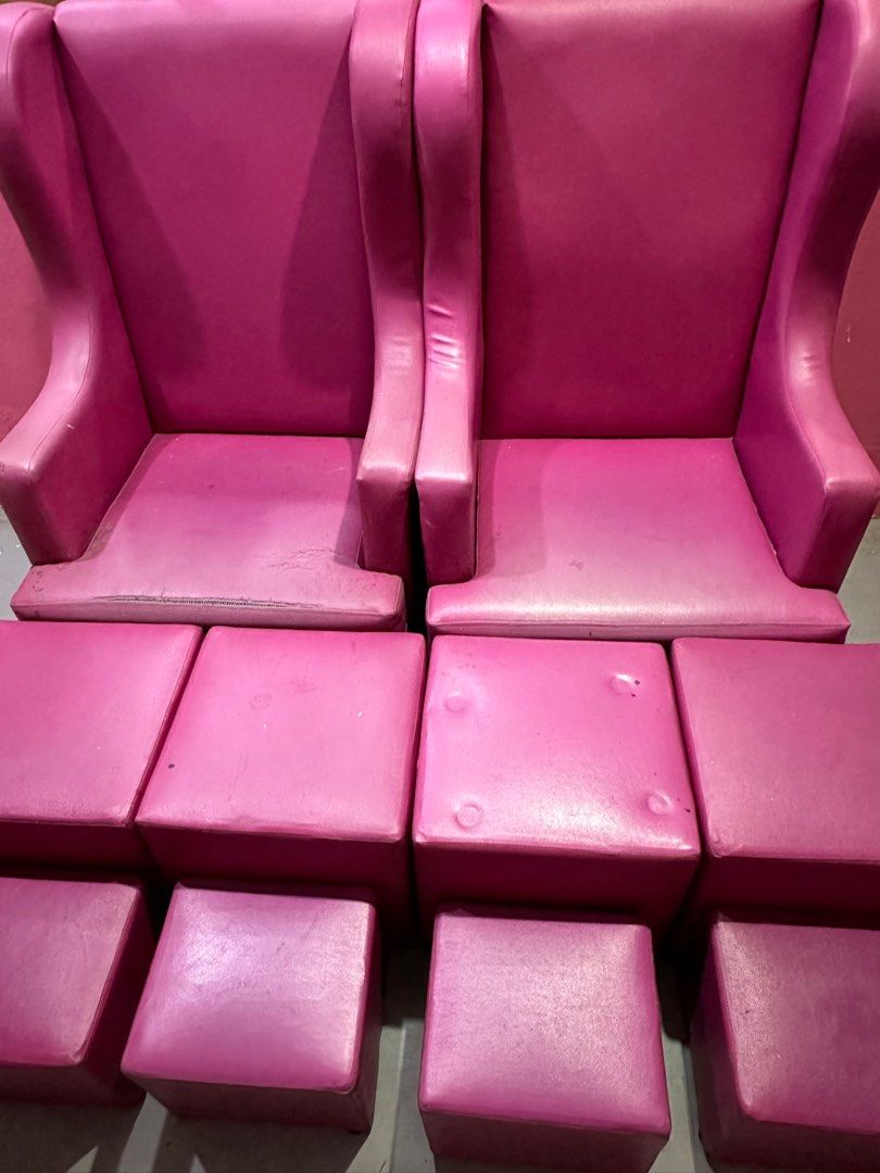 RUSH SALE❗️SALON SOFA (SET) (Category: Sofas) located in Manila. Submitted by rainep (Listing ID 1389041388, Image 1). Description: LOC: TONDO, MANILA MOD: GRAB | LALAMOVE MOP: GCASH | MAYA.
