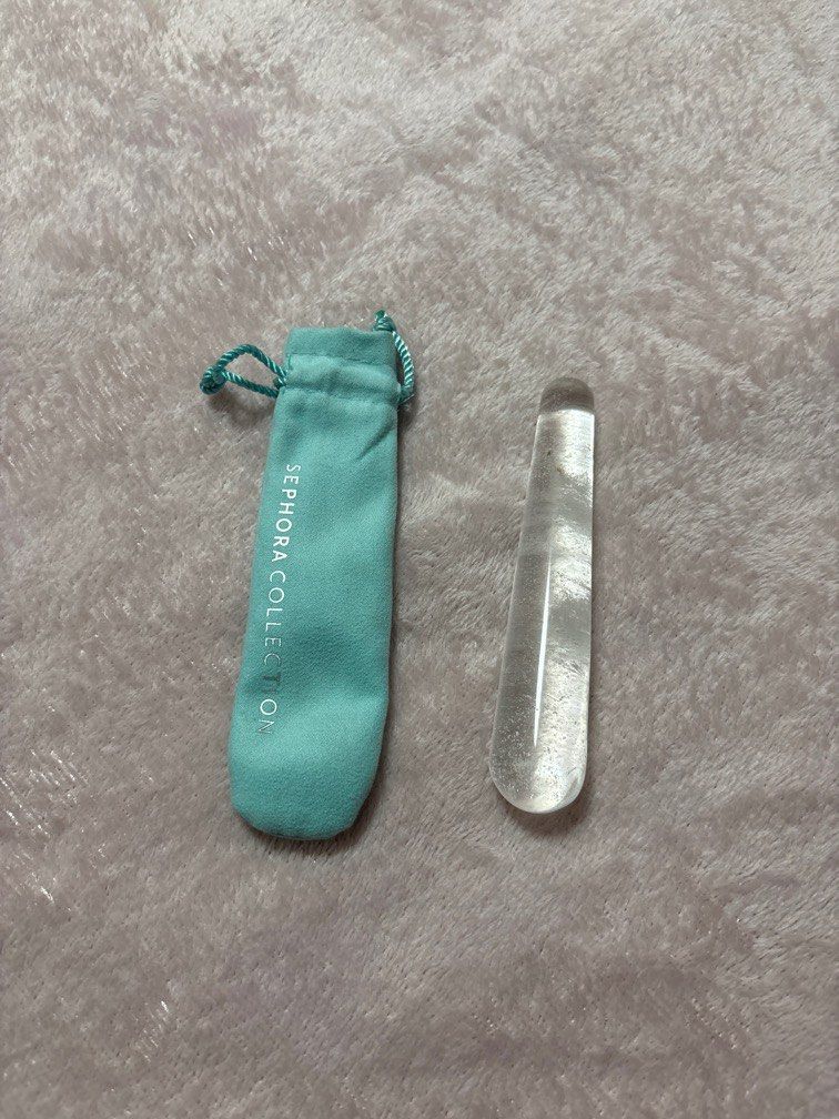 Sephora Face Massage Tool (Category: Face Care) located in Quezon City. Submitted by cggd87_ (Listing ID 1389009580, Image 1). Description: Hi! Selling this face massage tool from Sephora for only PHP250.00. RFS: idk how to use it haha.