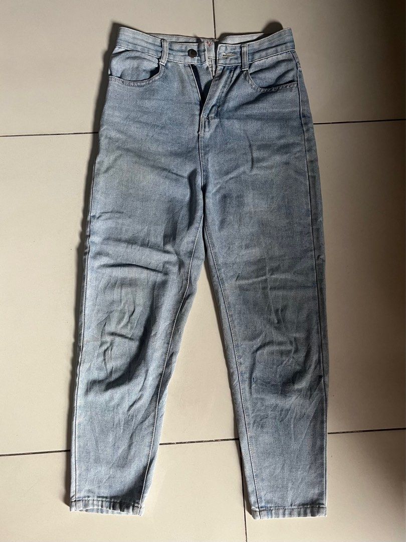 Slim Light Blue Mom Fit Denim Pants (Category: Jeans) located in Manila. Submitted by xiedyn (Listing ID 1388958814, Image 1). Description: for sale 🤓 slim mom fit denim pants (light blue) best fit 25-27 waist line 🏷️ PHP 70 (from i forgot what brand (cut tag)) 👍 signs of usage, natambak na lang (well used) 👍 buttons & zippers working well, no issues ❗️ slight fade but unnoticeable RFS: doesn’t fit me anymore 📍ust / dapitan / sampaloc, manil