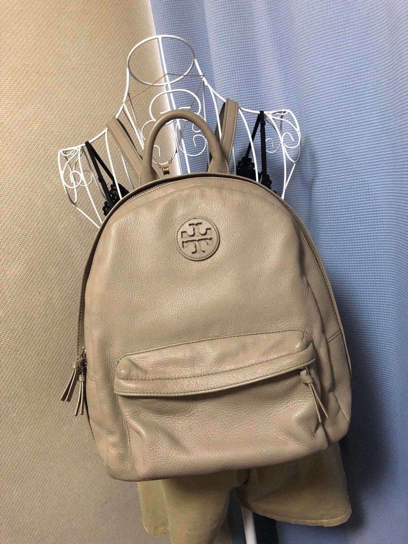 Tory Burch Preloved (Category: Luxury Bags & Wallets) located in Manila. Submitted by 888_preloves (Listing ID 1389037198, Image 2). Description: just clearing out a few bags I don’t reach for anymore 👜 they’re still in great shape & looking for a new home 🤍 send a msg if you’re keen x #prelovedbags message me for more pics actual pic posted original very spacious color is very classy in actual no other inclusion rfs for funding .