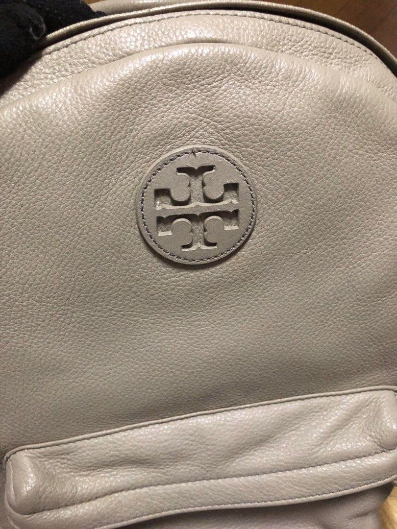 Tory Burch Preloved (Category: Luxury Bags & Wallets) located in Manila. Submitted by 888_preloves (Listing ID 1389037198, Image 1). Description: just clearing out a few bags I don’t reach for anymore 👜 they’re still in great shape & looking for a new home 🤍 send a msg if you’re keen x #prelovedbags message me for more pics actual pic posted original very spacious color is very classy in actual no other inclusion rfs for funding .