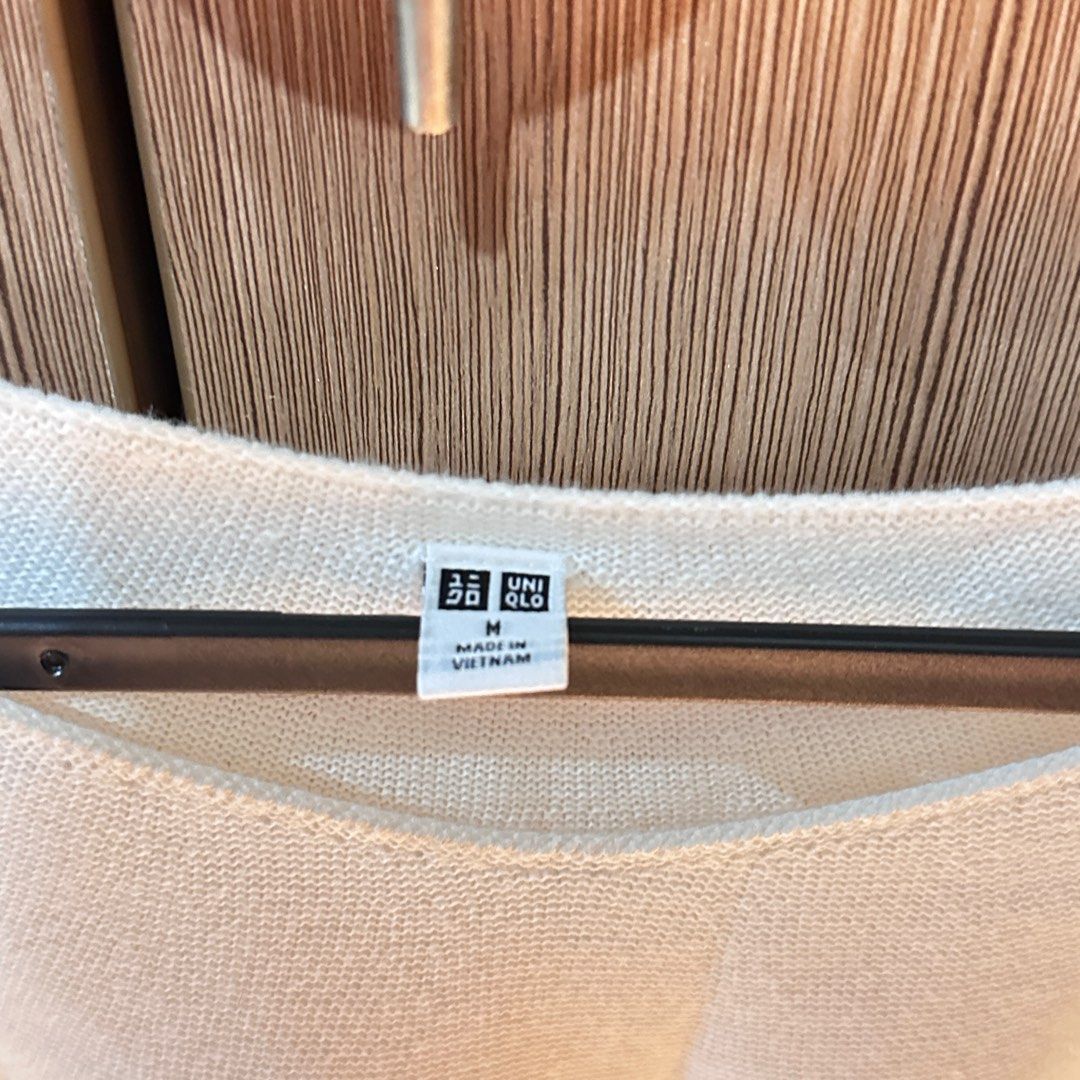 uniqlo white long sleeves top (Category: Blouses) located in Manila. Submitted by theinternetz (Listing ID 1389032736, Image 2). Description: .