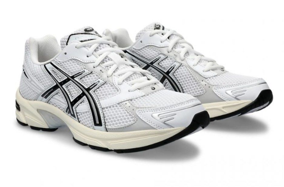 (US 8.5/9) Asics Gel 1130 Cloud White Grey Black Silver Cream Off (Category: Sneakers) located in Singapore. Submitted by chillingimavillain (Listing ID 1388931797, Image 2). Description: BNDS Asics 1130 Cloud White Grey US 8.5 US 9 💯 Authentic, able to show proof of purchase upon transaction if needed IG & Tiktok: @chillingimavillain Carousell: @chillingimavillain @chillingimavillain_streetwear @chillingimavillain_sneakerstwo @chillingimavillai