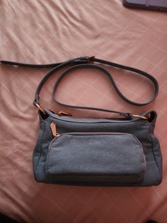 (Category: ) located in . Submitted by preloved_amour (Listing ID 1388974792, Image 1). Description: .