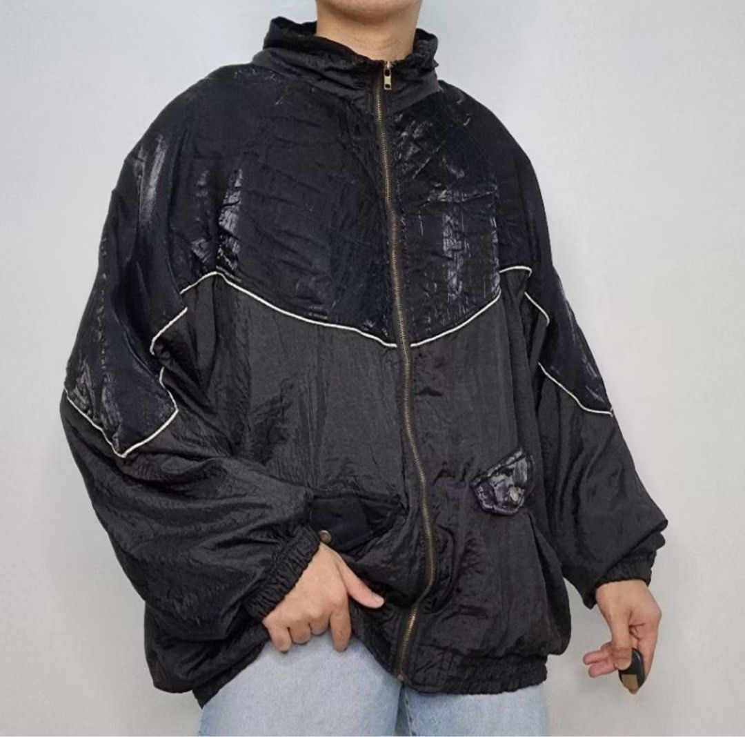 Vintage Aesthetic Windbreaker (Category: Coats, Jackets and Outerwear) located in Taguig. Submitted by mojodeclutter (Listing ID 1388965072, Image 1). Description: .