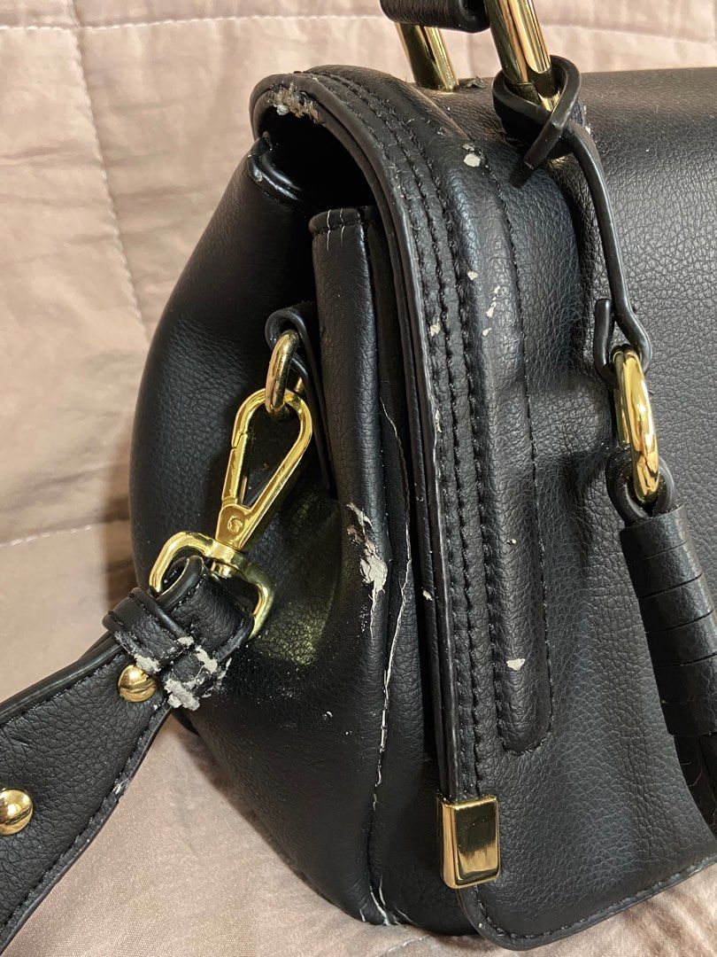 Walter Valentino leather shoulder bag (from Dubai) (Category: Cross-body Bags) located in Cavite. Submitted by pseudofairy (Listing ID 1389020862, Image 3). Description: With issues! Check pics pls.