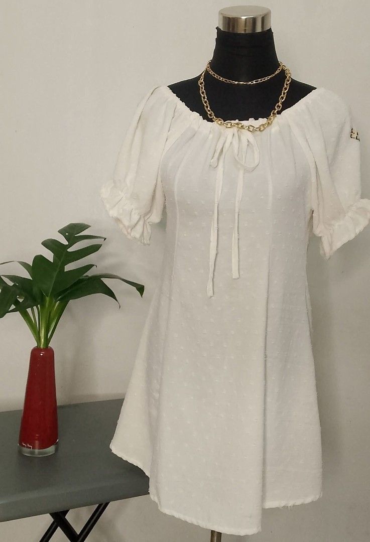 White simple dress (Category: Dresses) located in Marikina City. Submitted by patchuchay_24 (Listing ID 1389083385, Image 1). Description: best fits medium.