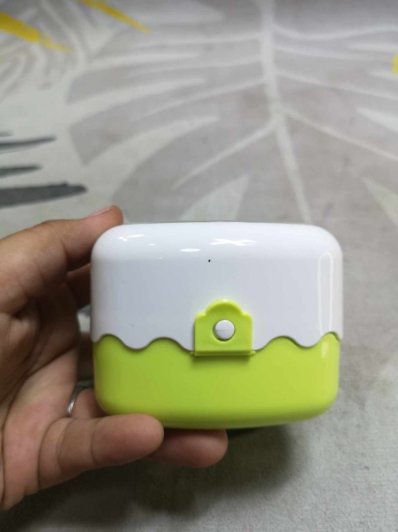 White Yellow Green Onigiri Molder (Category: Cookware & Accessories) located in Santa Cruz. Submitted by jmy_surplus.2 (Listing ID 1389058867, Image 2). Description: Size ; L - 7 W - 9 H - 9 Color ; White , green Type ; Molder Brand ; No Brand Material ; Plastic Style ; White , green Onigiri Molder MK D9 JMY 5 Batch #143.