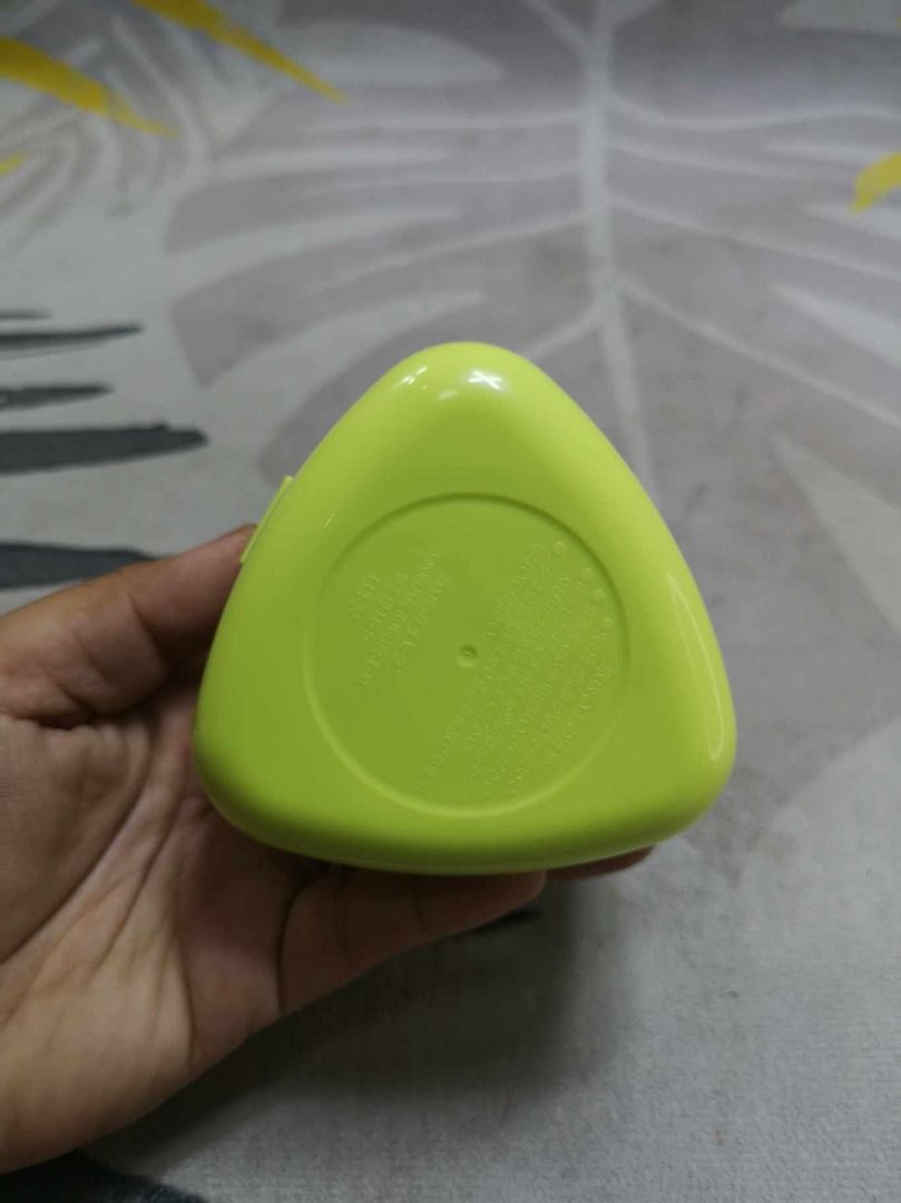 White Yellow Green Onigiri Molder (Category: Cookware & Accessories) located in Santa Cruz. Submitted by jmy_surplus.2 (Listing ID 1389058867, Image 3). Description: Size ; L - 7 W - 9 H - 9 Color ; White , green Type ; Molder Brand ; No Brand Material ; Plastic Style ; White , green Onigiri Molder MK D9 JMY 5 Batch #143.