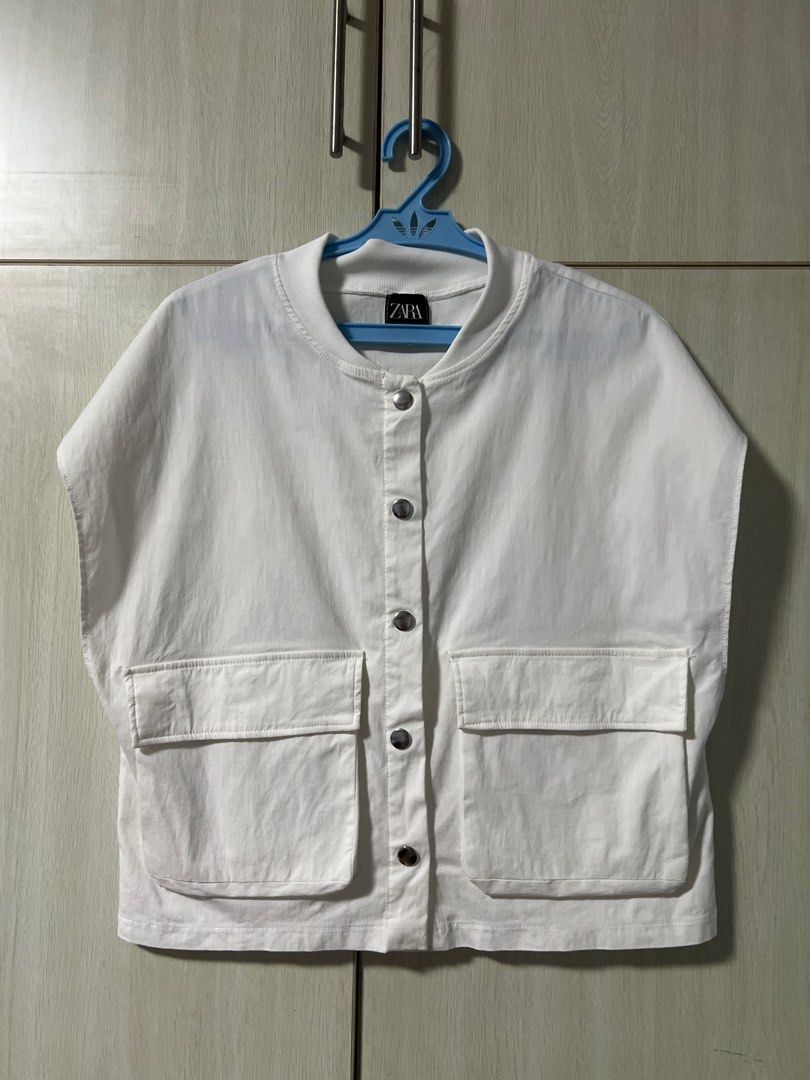 Zara Oversized Waistcoat with Pockets (Category: Sleeveless) located in San Mateo. Submitted by decluttereraaaa (Listing ID 1389050968, Image 1). Description: .
