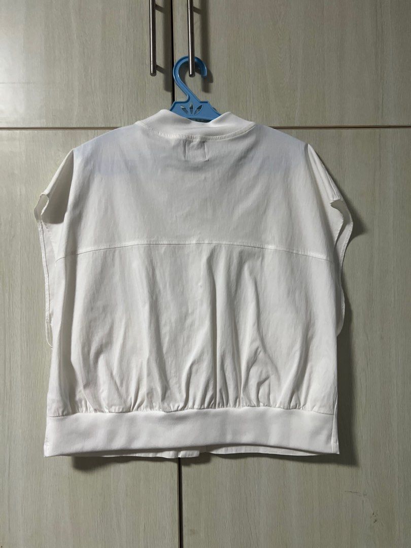 Zara Oversized Waistcoat with Pockets (Category: Sleeveless) located in San Mateo. Submitted by decluttereraaaa (Listing ID 1389050968, Image 2). Description: .