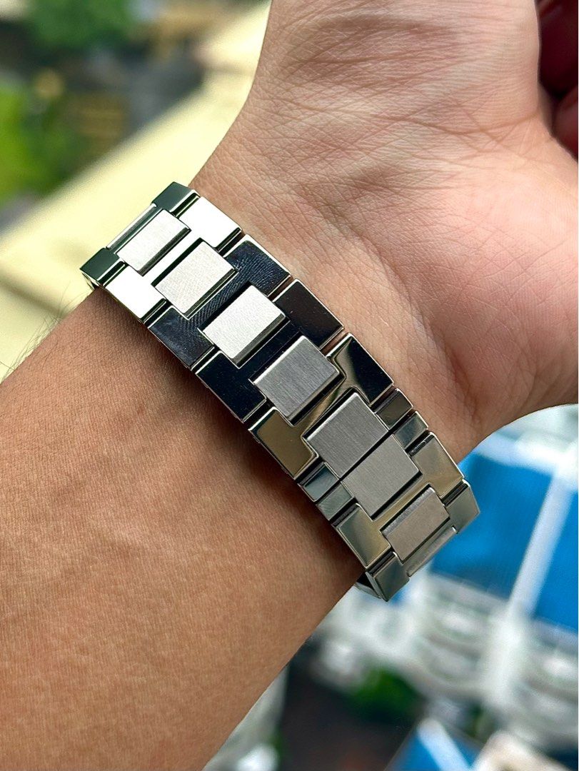 2022 Cartier Ronde (Category: Luxury Watches) located in Quezon City. Submitted by autotimeph (Listing ID 1389160335, Image 2). Description: 2022 Cartier Ronde - Complete set - Foreign AD - Mint Condition 👉🏽 Php 198,000 ONLY.