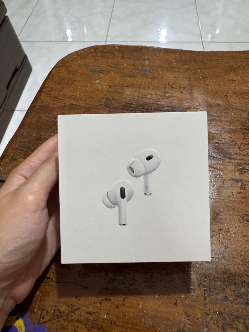 airpods pro 2nd generation (Category: Earphones) located in Caloocan City. Submitted by jairavcala91878 (Listing ID 1389137119, Image 2). Description: brandnew sa states napurchase last yr sept 2024 w/ free hard case and cleaning kit w/ type c cable north cal near smf 📍.