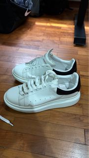 (Category: ) located in . Submitted by sneakers_27 (Listing ID 1389183141, Image 1). Description: .
