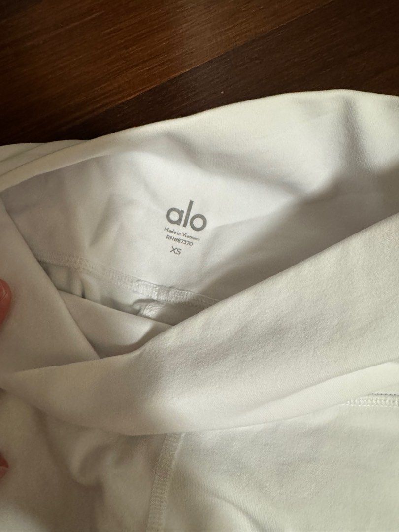 Alo Yoga White Leggings - XS (Category: Activewear) located in Singapore. Submitted by Emmacute2233 (Listing ID 1389232976, Image 2). Description: - Alo Yoga leggings in excellent condition - White with mesh detailing - Size: XS - High-waist design - Stirrup detail at ankles - Suitable for yoga and everyday wear.