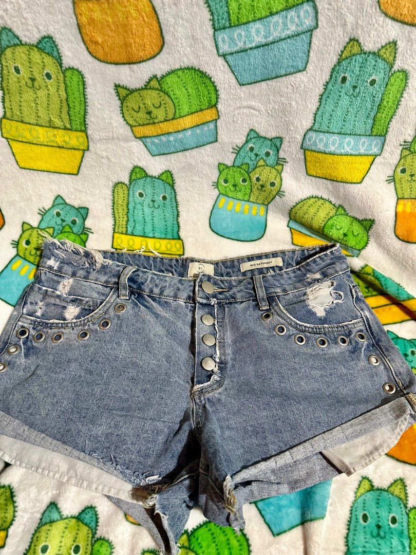 American Eagle Shorts (Category: Shorts) located in Las Pinas. Submitted by juststuffthings (Listing ID 1389222285, Image 2). Description: American Eagle and Cotton On All original personal items ko po ito not reseller .