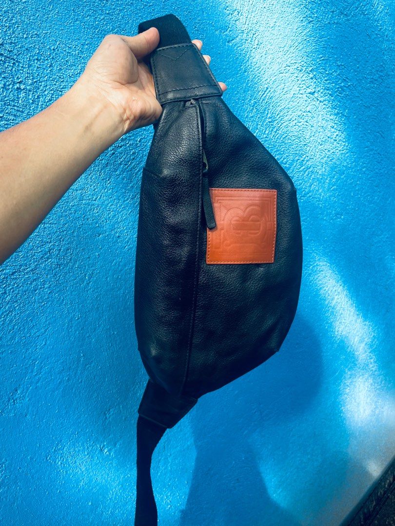 Authentic Burberry beltbag (Category: Luxury Bags & Wallets) located in Mambajao. Submitted by ckali (Listing ID 1389114615, Image 1). Description: Authentic Burberry beltbag Japan source No major issue.