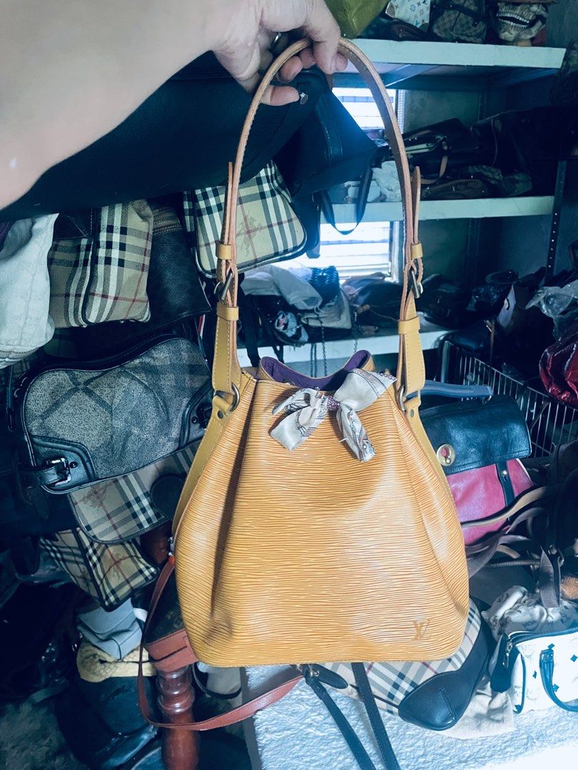 Authentic Lv epi bucket (Category: Luxury Bags & Wallets) located in Mambajao. Submitted by ckali (Listing ID 1389293784, Image 1). Description: Japan source issue No string But maganda pa naman.