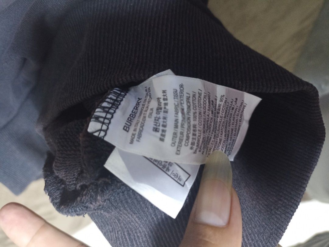 Burberry heavy cotton pullover long sleeve embroidered Bear (Category: Hoodies) located in Zaragoza. Submitted by jeromegami62825 (Listing ID 1389266325, Image 3). Description: size Large-Xl length 27 width 24 Very good condition no issue.