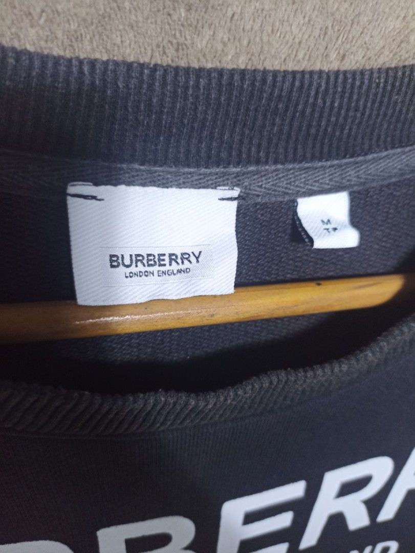 Burberry heavy cotton pullover long sleeve embroidered Bear (Category: Hoodies) located in Zaragoza. Submitted by jeromegami62825 (Listing ID 1389266325, Image 2). Description: size Large-Xl length 27 width 24 Very good condition no issue.