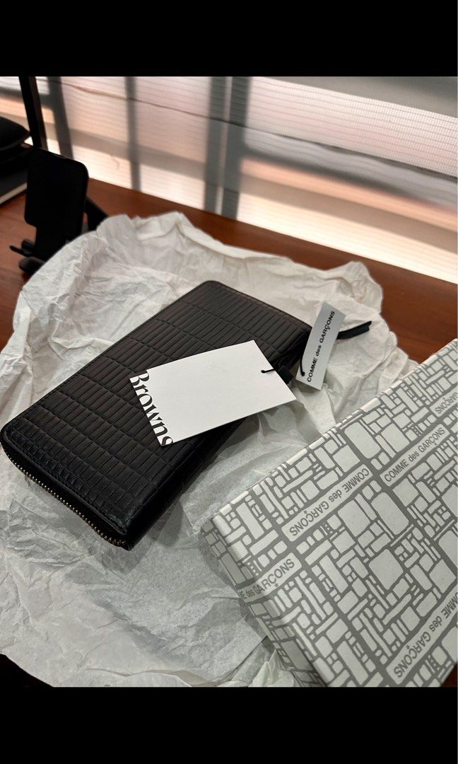 CDG Comme Des Garcons long black textured leather wallet (Category: Luxury Bags & Wallets) located in Santa Rosa. Submitted by pinkslushiee (Listing ID 1389245997, Image 3). Description: - bought in japan for 12k - brand new, never used w tag - comes with the box - price slightly nego.