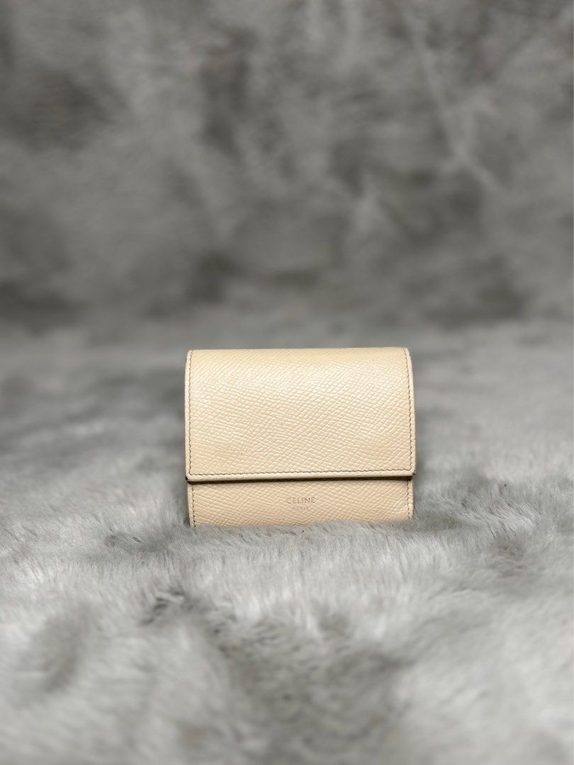 Celine Wallet (Category: Luxury Bags & Wallets) located in Manila. Submitted by zapantaesther (Listing ID 1389158859, Image 2). Description: Signs of use. Has minimal dirts/stains and rubs. with box.