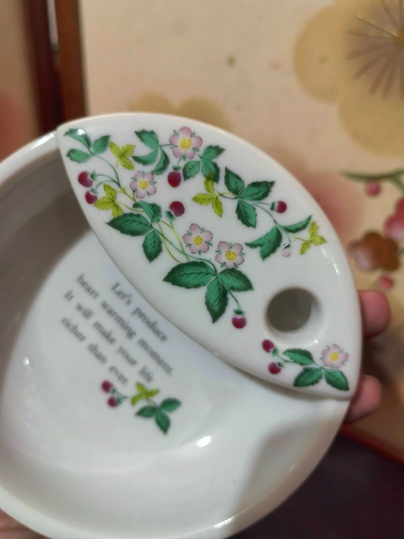 Ceramic Spoon rest (Category: Other Kitchenware & Tableware) located in Cebu City. Submitted by dudes_villanueva (Listing ID 1389255124, Image 3). Description: Spoon Rest Material: ceramic Wedgewood-style design Origin: Japan Stylish. Decorative kitchen item. Diameter: 11.5cm Height: 4cm.