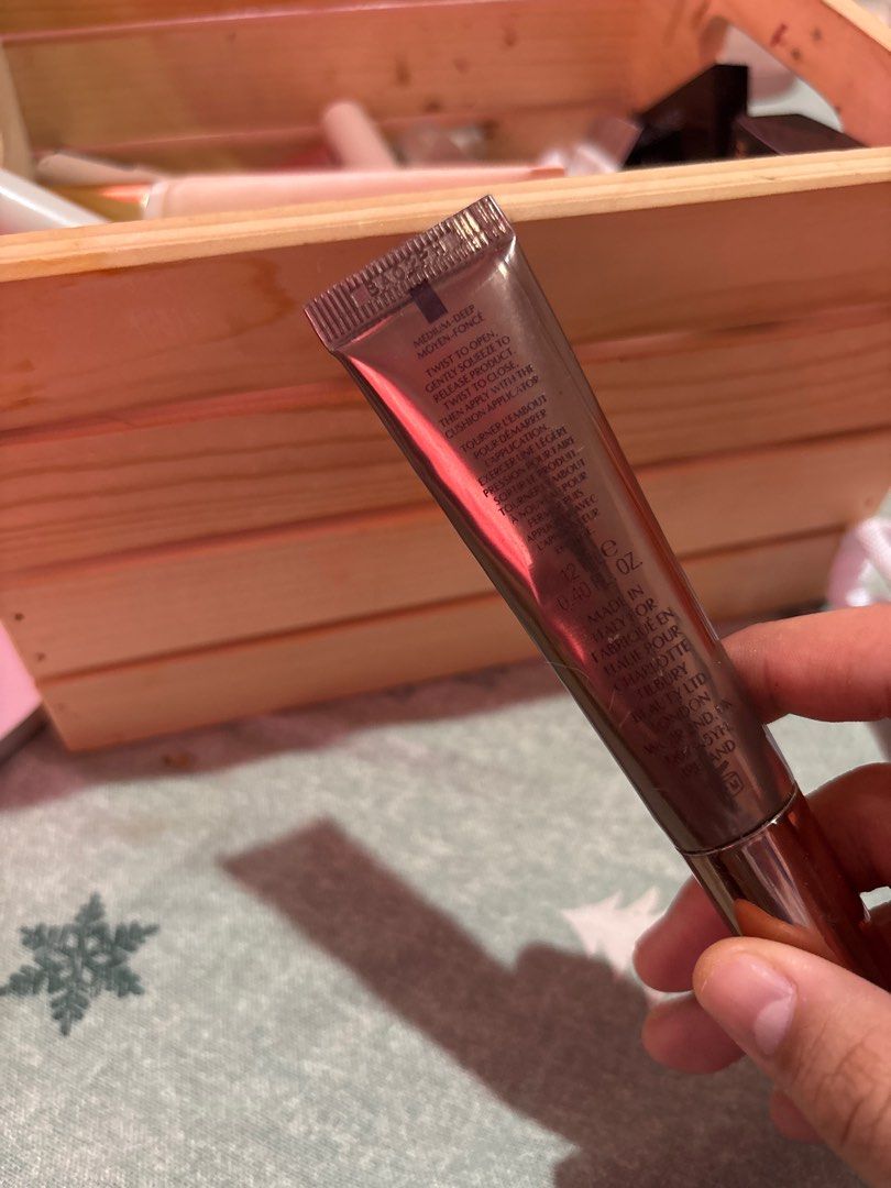 Charlotte Tilbury Contour Wand (Category: Makeup) located in Bacoor. Submitted by dunkinpanini (Listing ID 1389191528, Image 2). Description: I’m not sure how many percent is left inside but the applicator shows there’s still products left. Can send further pics.