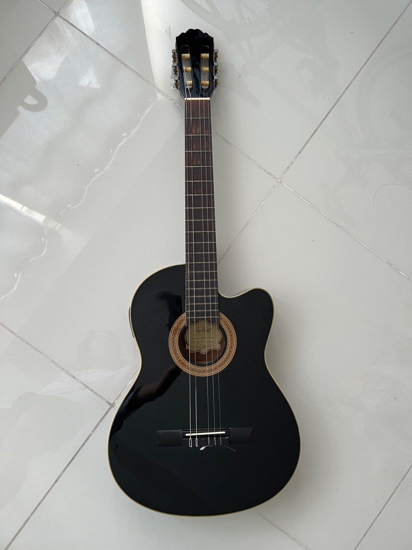 Greg Bennett Classical Guitar (Category: Musical Instruments) located in Taguig. Submitted by nisilacnaabi (Listing ID 1389169661, Image 2). Description: The guitar now has complete strings and is newly cleaned.