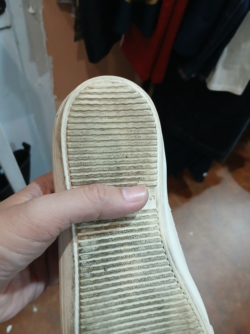 Comme des Garcons shoes (Category: Sneakers) located in Cebu City. Submitted by perfectzero (Listing ID 1389213020, Image 2). Description: size us 5 men.