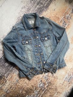 (Category: ) located in . Submitted by shmoopthrift (Listing ID 1389141609, Image 1). Description: .