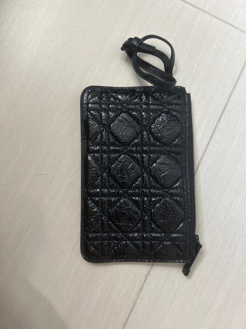Dior （分類：手袋及銀包）位於 Hong Kong。 由 lax_10101 提交（商品編號 1389171832，圖片 2）。簡介： Friend gave me it for free but since I don’t want to use it selling for a reasonable price.。
