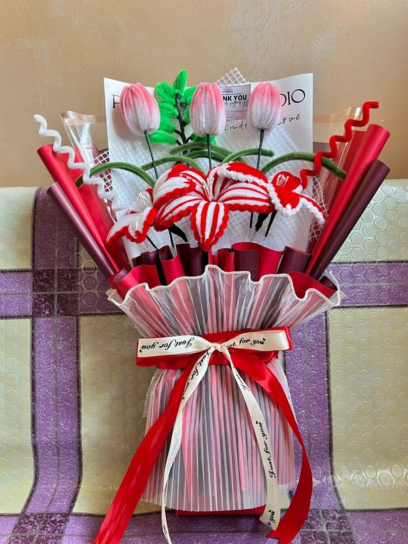 Fuzzy Wire Bouquets (Category: Flowers & Bouquets) located in Caloocan City. Submitted by __soleil (Listing ID 1389190336, Image 1). Description: ‼️PRICE STARTS AT ₱129 ‼️ • 𝘙𝘦𝘢𝘭 𝘧𝘭𝘰𝘸𝘦𝘳𝘴: 𝘦𝘹𝘱𝘦𝘯𝘴𝘪𝘷𝘦, 𝘧𝘳𝘢𝘨𝘪𝘭𝘦, 𝘢𝘯𝘥 𝘨𝘰𝘯𝘦 𝘪𝘯 𝘢 𝘸𝘦𝘦𝘬. 💸 • 𝘍𝘶𝘻𝘻𝘺 𝘸𝘪𝘳𝘦 𝘧𝘭𝘰𝘸𝘦𝘳𝘴: 𝘢𝘧𝘧𝘰𝘳𝘥𝘢𝘣𝘭𝘦, 𝘥𝘶𝘳𝘢𝘣𝘭𝘦, 𝘢𝘯𝘥 𝘧𝘰𝘳𝘦𝘷𝘦𝘳 𝘣𝘭𝘰𝘰𝘮𝘪𝘯𝘨! 💐✨ ᴛʜᴇꜱᴇ ʙʟᴏᴏᴍꜱ ᴀʀᴇ ᴄᴜᴛᴇ, Qᴜɪʀᴋʏ, ᴀɴᴅ ᴛᴏᴛᴀʟʟʏ ᴏɴᴇ-ᴏꜰ-ᴀ-ᴋɪɴᴅ —