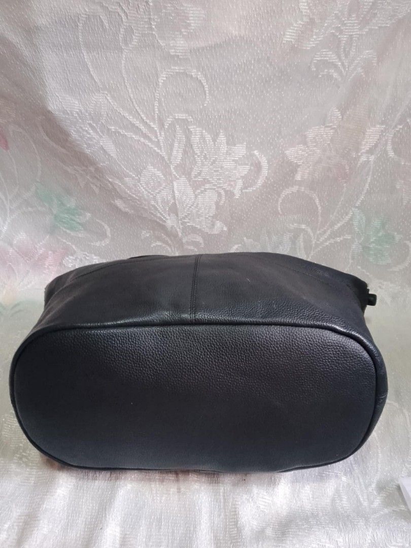 Givenchy (Category: Luxury Bags & Wallets) located in Tuguegarao City. Submitted by starzeke (Listing ID 1388678177, Image 3). Description: Pakibasa po‼️ ❤️Dear Buyers💚 Hindi ako makareply sa inyo, nakalimit kasi message sa carousel, nababasa ko lang cia. hanapin nio na lang po sa fb parehong pangalan po nakalagay sa profile pics. Pm nio ako dun and your Tawad☺️ -Starzeke Thriftshop and Japan Anikz.