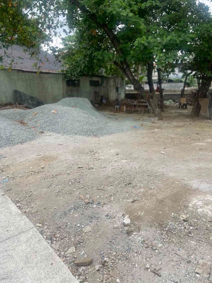 Greenland Cainta (Category: Lot) located in Mandaluyong City. Submitted by rod02 (Listing ID 1389144176, Image 2). Description: It is located inside Cainta Greenland Executive Village near the clubhouse with newly constructed riff raff wall. The subdivision has lots of amenities like community clubhouse, basketball court, tennis courts, picnic grounds & swimming pool. Clean title, updated tax. residential lot area location: Sunflower St. Phase 4 