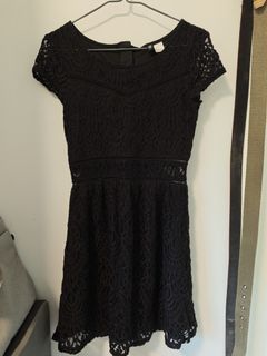 H&M 黑色蕾絲連衣裙64246850337411110