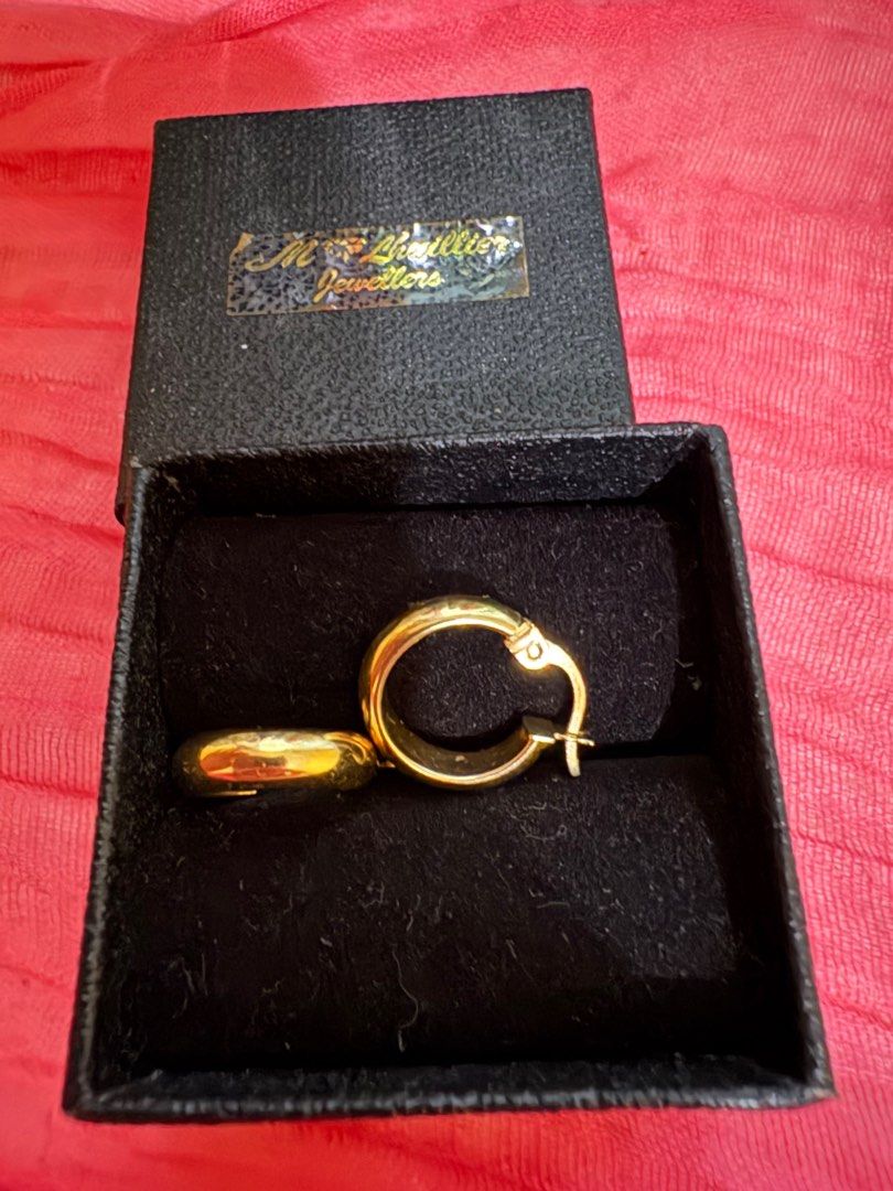 Hoop Earrings 18K Pawnable Gold (Category: Earrings) located in Cagayan de Oro. Submitted by authenticstuffsdecluttering (Listing ID 1389188878, Image 3). Description: This is solid. Not hollow. This is premium madeearring. Weight: 1.90 grams *updated as of march 4, 2026.