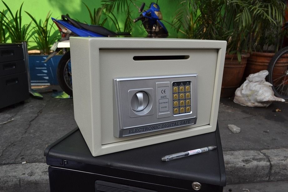 iSAFE™ SF-25H Electronic Digital Safe with Drop hole (Category: Safe) located in Makati City. Submitted by costuless_inc. (Listing ID 1221721817, Image 3). Description: Item Code: iSF-25H SALE PRICE: ₱2,699.00 Note: Price may change without prior notice. iSAFE™ Electronic Digital Safe with Drop hole ♡ Colors: Beige & Black ♡ Size: H25 x W35 x D25cm ♡ Material: Steel ♡ Simple keypad interface ♡ One-touch re-set button inside safe ♡ Time out period