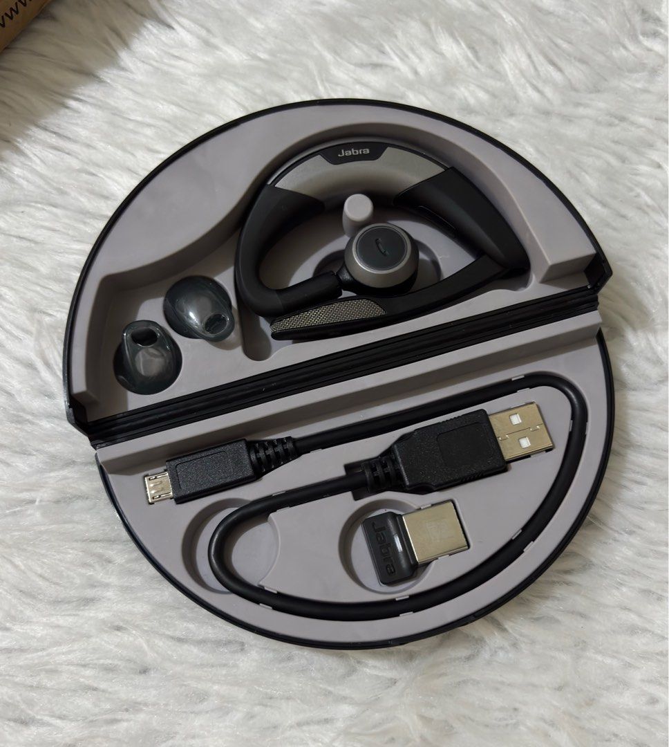 Jabra Motion UC Bluetooth Headset Full Kit (Category: Headphones & Headsets) located in Paranaque City. Submitted by dalle_closet (Listing ID 1389265142, Image 3). Description: Premium Wireless Bluetooth Headset Good as new po ito. With travel charge kit & Link 360 dongle .