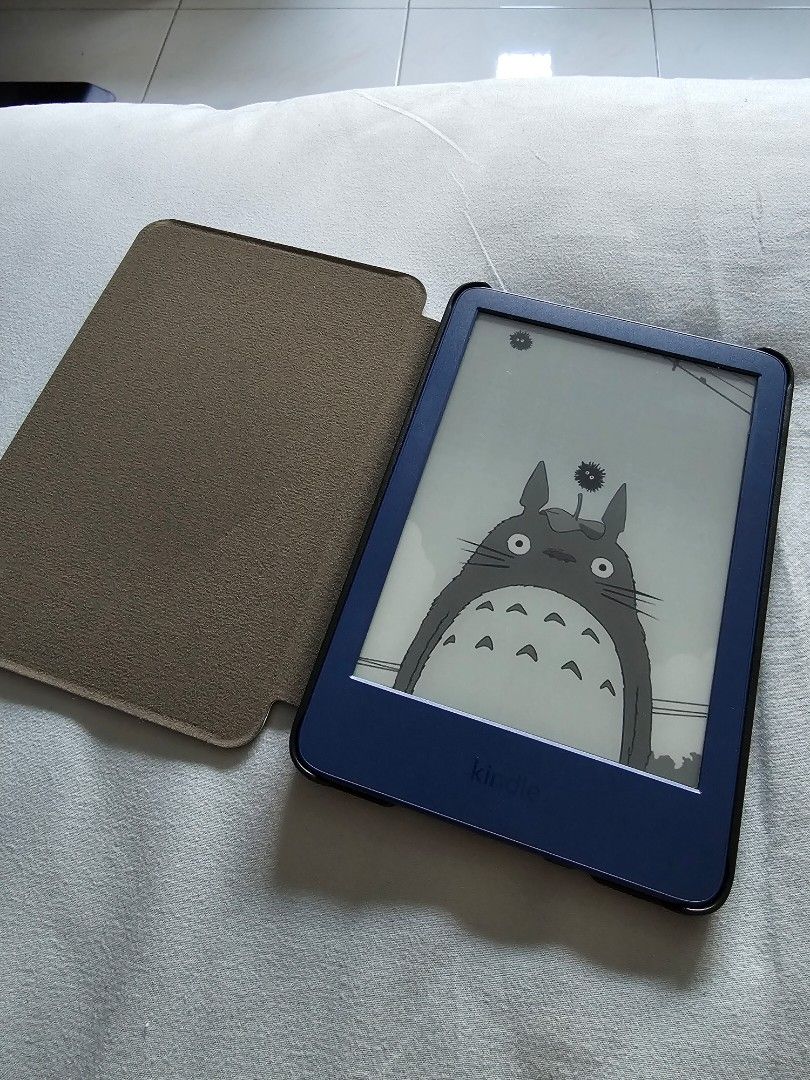 Kindle E-reader with Case (Category: E-Readers) located in Singapore. Submitted by r22d22 (Listing ID 1389197801, Image 1). Description: Seldom used as not used to it. Jail broken. With cover and screen protector .