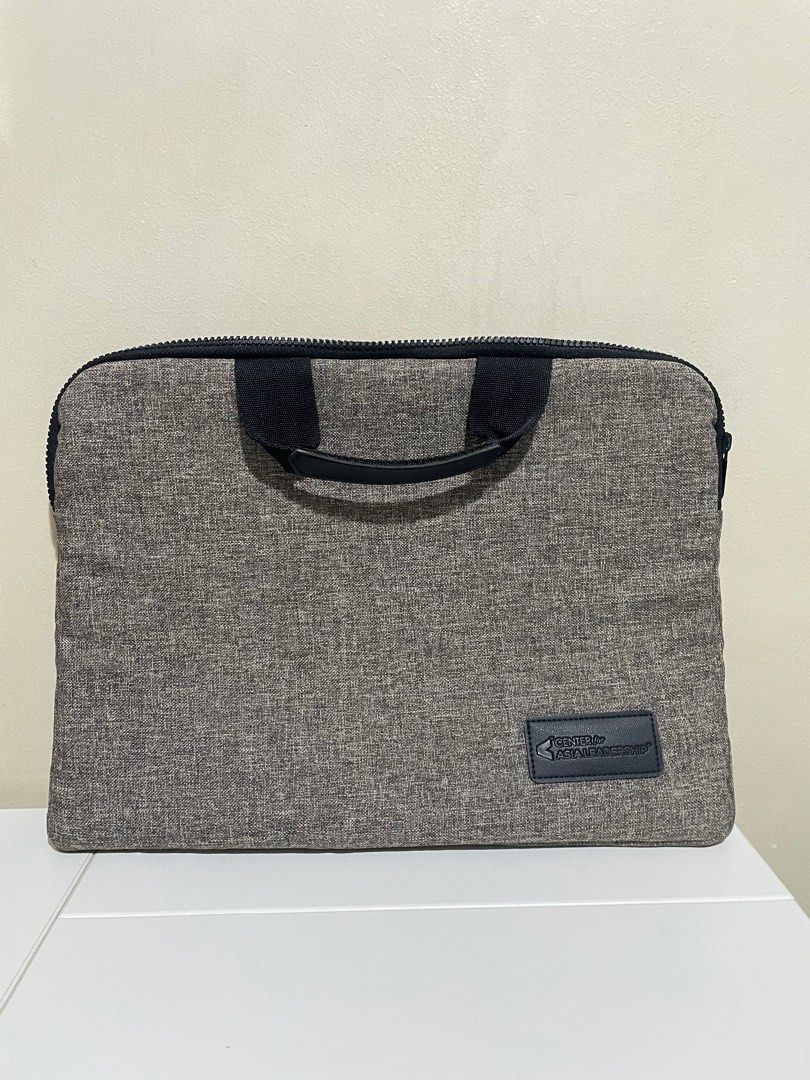 Laptop Bag (Category: Laptops & Notebooks) located in Muntinlupa City. Submitted by hellotia (Listing ID 1389267169, Image 1). Description: .