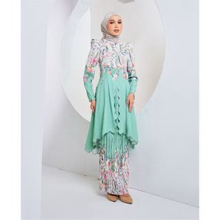 (Category: ) located in . Submitted by lawardrobe (Listing ID 1389211301, Image 1). Description: .