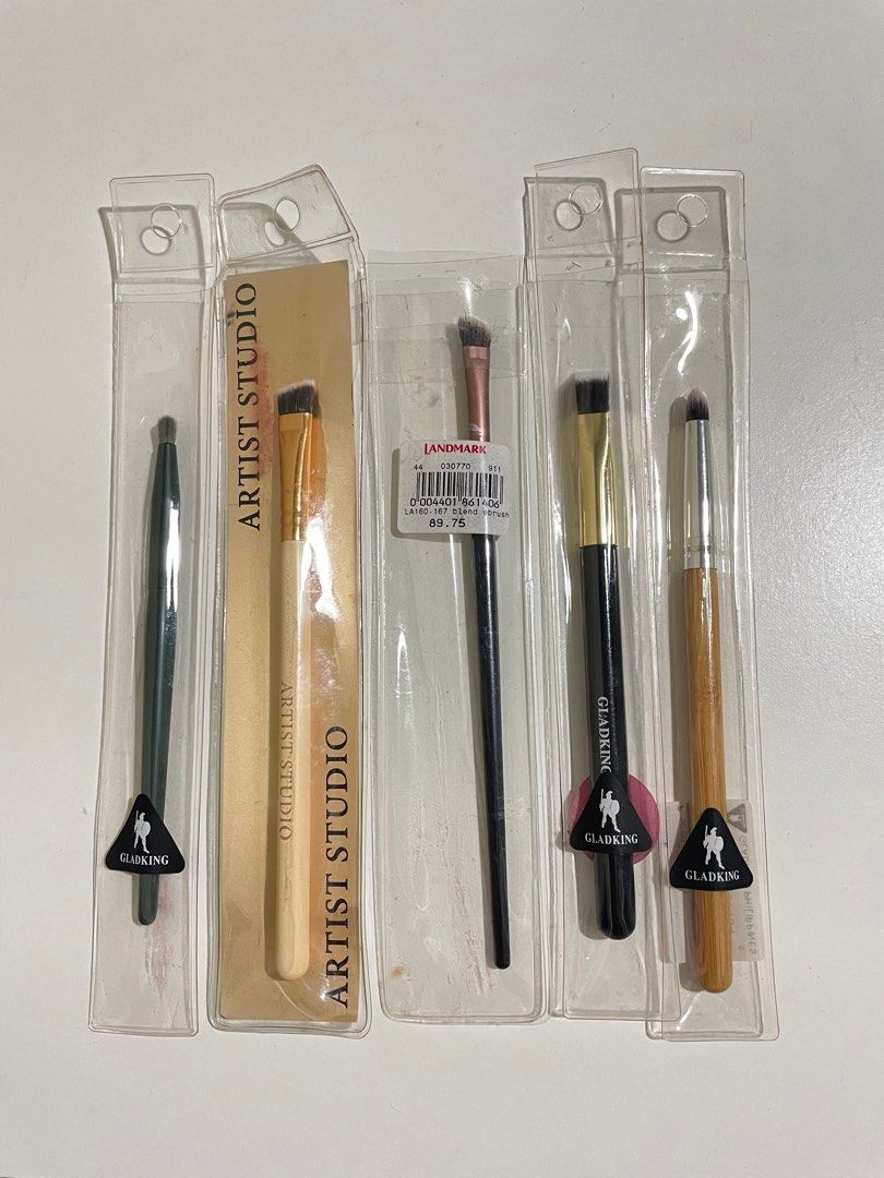 Makeup brushes for sale (Category: Makeup) located in Muntinlupa City. Submitted by hellotia (Listing ID 1389269052, Image 2). Description: 150 all items Rfs: Decluttering.