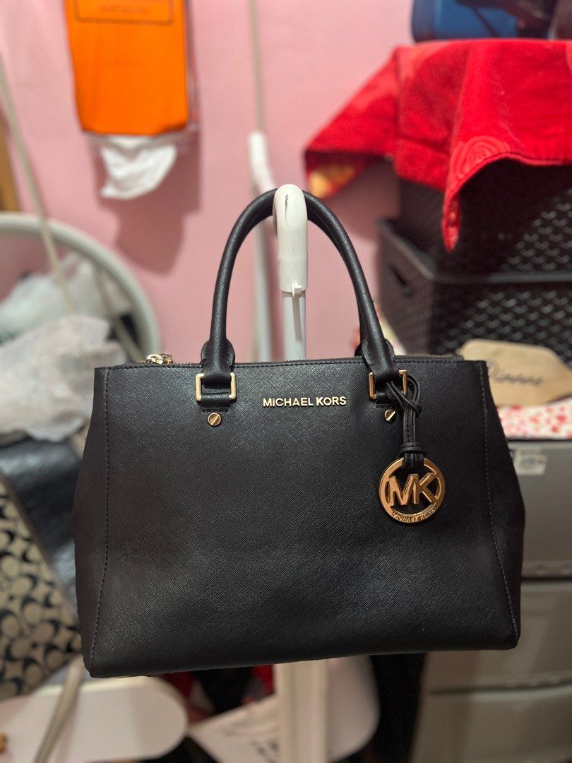 MICHAEL KORS BAG (Category: Luxury Bags & Wallets) located in Navotas City. Submitted by declutteringstuff_ph (Listing ID 1389241784, Image 1). Description: .
